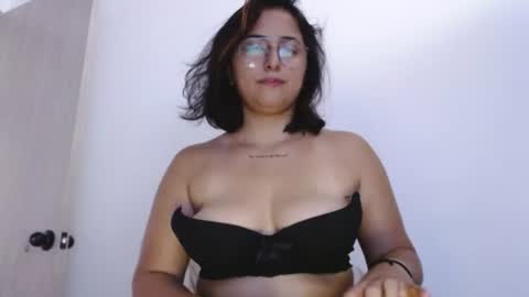 Snapshot of aria_bronw chatting on July 21, 2026, 2:08 pm AriaBronw online show from July 21, 2026, 2:08 pm