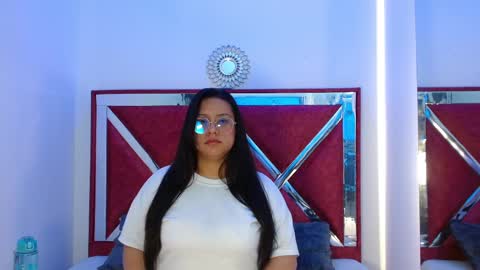 Snapshot of aria_cloud69 chatting on October 28, 2025, 12:19 pm aRIA online show from October 28, 2025, 12:19 pm