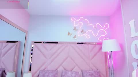 Aria Jones online show from October 4, 2025, 1:53 pm