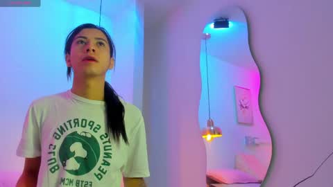 aria_millers1 online show from April 15, 2026, 10:55 am