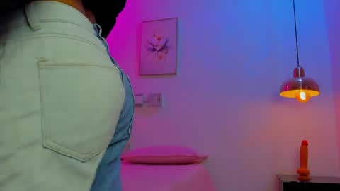 aria_millers1 online show from April 21, 2026, 11:05 am