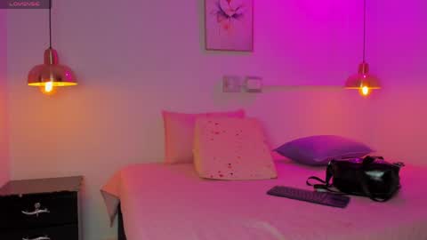 aria_millers1 online show from May 12, 2026, 11:07 am