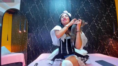 Aria Millers  online show from October 9, 2025, 11:30 am