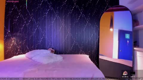 Aria Millers  online show from November 21, 2025, 10:25 am