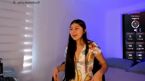 Snapshot of aria_monroee chatting on November 18, 2025, 5:28 pm Im Aria online show from November 18, 2025, 5:28 pm