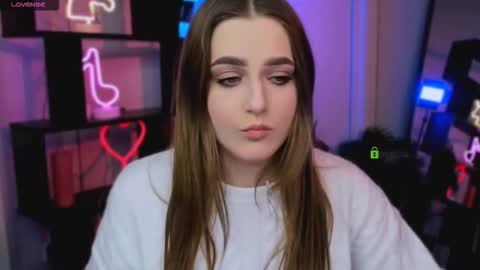 Luna online show from November 25, 2025, 7:03 pm