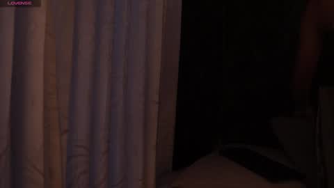 Ariaa online show from November 27, 2025, 6:32 pm