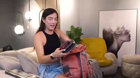 Snapshot of ariaa_isabell chatting on February 25, 2026, 6:50 pm Ariaa online show from February 25, 2026, 6:50 pm