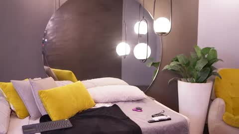 Ariaa online show from April 15, 2026, 7:58 pm