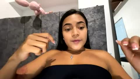 ariaanaa_grey online show from August 4, 2026, 2:26 am
