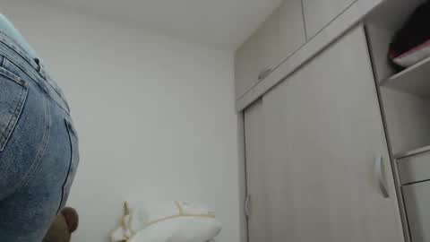 ariacoral online show from November 10, 2025, 12:59 pm