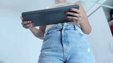 ariacoral online show from January 7, 2026, 1:02 pm