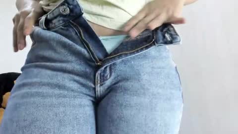 ariacoral online show from January 13, 2026, 2:22 pm