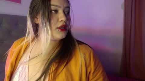 Snapshot of ariadna_martin chatting on December 15, 2024, 1:46 am Ari online show from December 15, 2024, 1:46 am