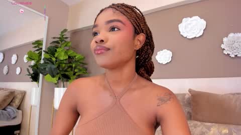 Aria Foster online show from November 28, 2025, 4:04 am