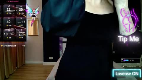 AriaGray online show from October 13, 2025, 1:33 pm