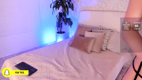 Snapshot of ariamuse chatting on October 24, 2025, 9:00 pm Aria online show from October 24, 2025, 9:00 pm