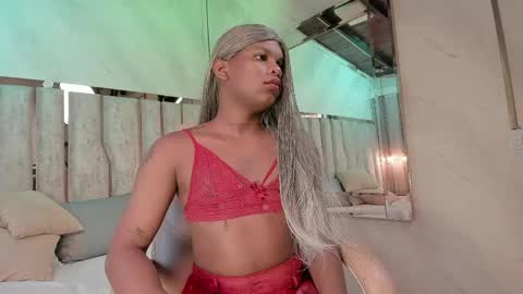 ariana_grande233 online show from April 14, 2026, 11:38 am