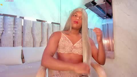 ariana_grande233 online show from May 13, 2026, 11:40 am