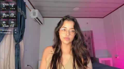 Snapshot of ariana_pierce chatting on December 7, 2024, 11:12 pm Ariana online show from December 7, 2024, 11:12 pm