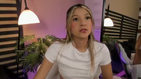 Snapshot of ariana_rosse__ chatting on June 22, 2026, 1:52 pm Ariana online show from June 22, 2026, 1:52 pm