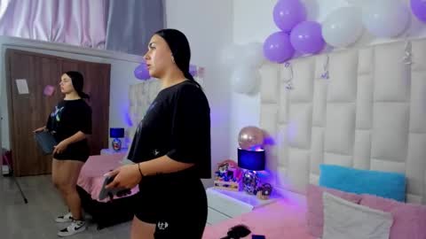  ariana  online show from November 6, 2025, 4:52 pm