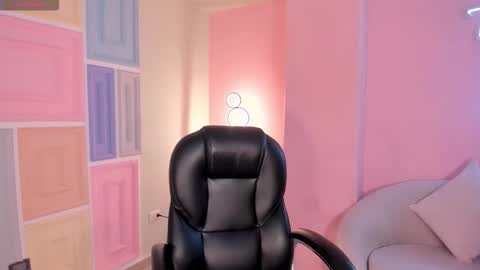 Ariana Dumont online show from September 10, 2025, 11:32 am