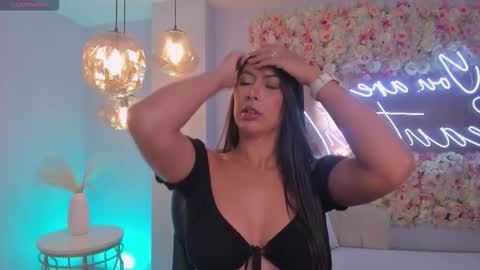 Ariana Dumont online show from October 21, 2025, 11:44 am