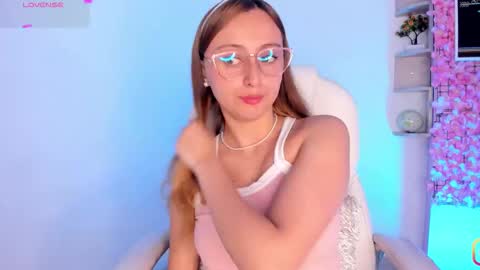 Snapshot of arianna_gren chatting on October 10, 2025, 5:01 pm Arianna online show from October 10, 2025, 5:01 pm