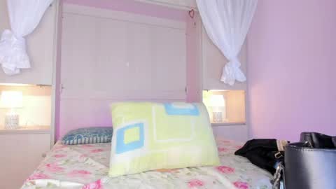 ariannavega_ online show from May 27, 2026, 11:40 am