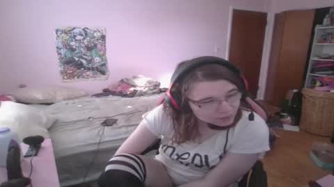 Ariathebrat online show from April 22, 2026, 9:27 pm