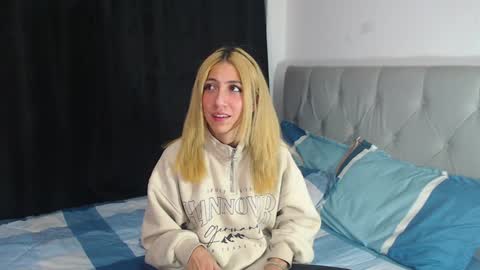 Snapshot of aribunnie chatting on January 27, 2025, 8:07 am Ari Bunnie online show from January 27, 2025, 8:07 am