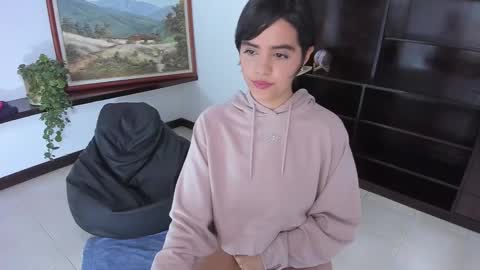 Snapshot of ariel_pinkdiamond chatting on February 18, 2025, 7:30 pm Ariel Pink Diamond online show from February 18, 2025, 7:30 pm