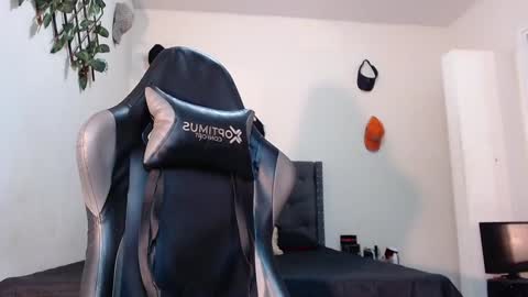 Snapshot of arielbronwxxx chatting on January 30, 2025, 8:42 pm chris online show from January 30, 2025, 8:42 pm