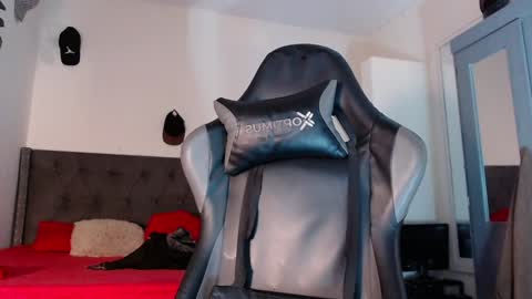 Snapshot of arielbronwxxx chatting on February 2, 2025, 5:26 pm chris online show from February 2, 2025, 5:26 pm