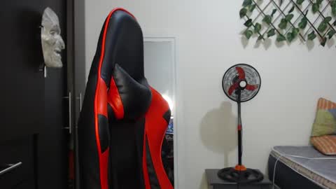 Snapshot of arielbronwxxx chatting on March 12, 2025, 2:34 pm chris online show from March 12, 2025, 2:34 pm