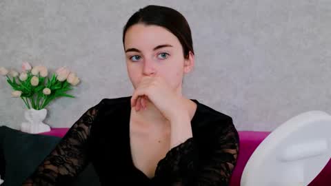 Snapshot of arielstonks_lovee chatting on September 29, 2025, 3:33 am arielstonks_lovee online show from September 29, 2025, 3:33 am
