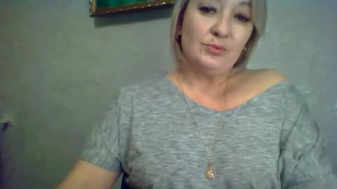 Snapshot of arielxloveresss chatting on November 8, 2025, 10:19 pm ArielXLoveresss online show from November 8, 2025, 10:19 pm