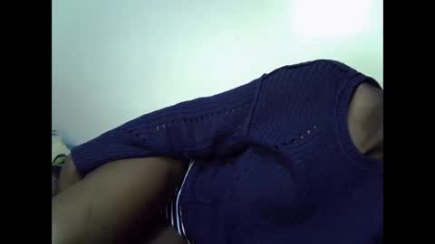 Snapshot of aries_eve chatting on December 1, 2025, 12:10 pm aries_eve online show from December 1, 2025, 12:10 pm