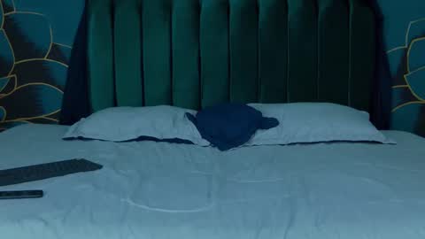 Ari online show from February 18, 2025, 11:30 pm