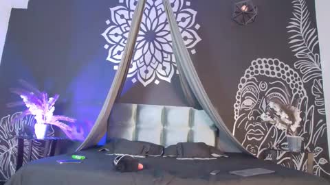 Ari online show from September 10, 2025, 7:25 pm