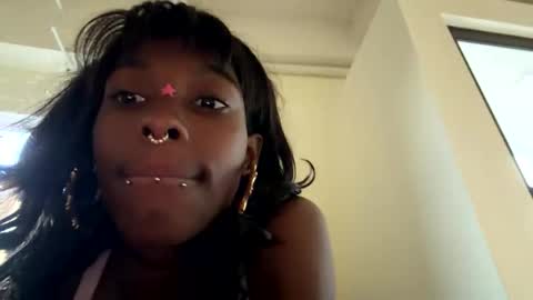 arilavish online show from April 12, 2026, 1:21 am