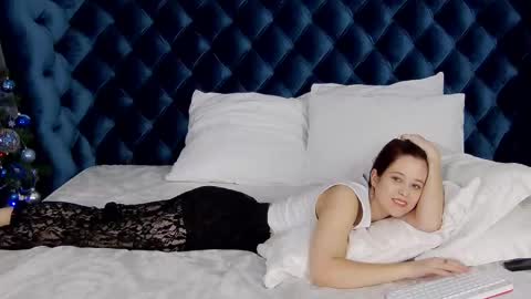 Snapshot of arinaarnold chatting on December 19, 2024, 7:18 am ArinaArnold online show from December 19, 2024, 7:18 am