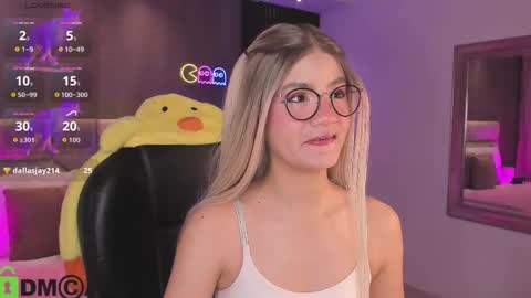 Snapshot of arinextdoor chatting on September 28, 2025, 11:54 pm Ari online show from September 28, 2025, 11:54 pm