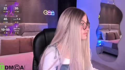 Snapshot of arinextdoor chatting on October 13, 2025, 11:49 pm Ari online show from October 13, 2025, 11:49 pm