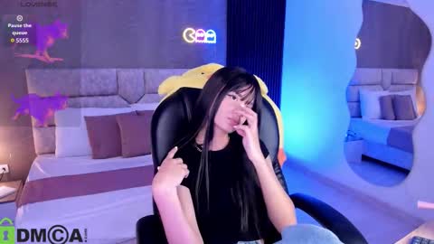 Snapshot of arinextdoor chatting on October 19, 2025, 10:21 pm Ari online show from October 19, 2025, 10:21 pm