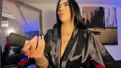 Snapshot of arirobert_ chatting on October 24, 2025, 4:20 am Ari Robert online show from October 24, 2025, 4:20 am