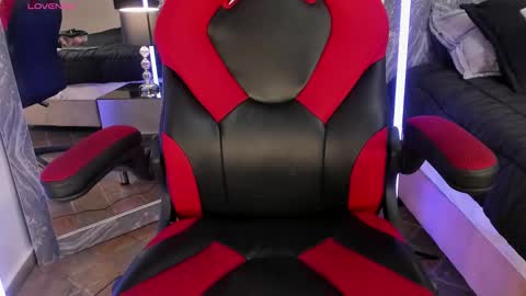 Snapshot of arirobert_ chatting on October 31, 2025, 4:13 am Ari Robert online show from October 31, 2025, 4:13 am