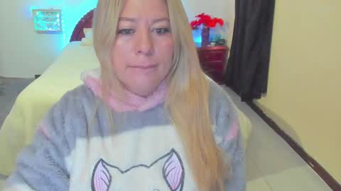 arisha_katy1 online show from March 2, 2025, 11:50 am