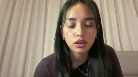 Lily online show from November 25, 2025, 7:36 pm